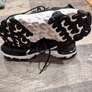 like new condition. no rips. no smell.